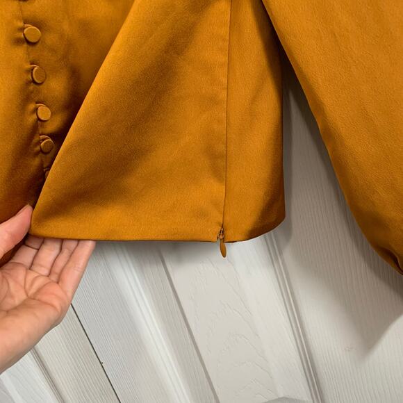 J.Crew Deep V-neck button-front top in satin- backed crepe size 2 - Picture 7 of 10